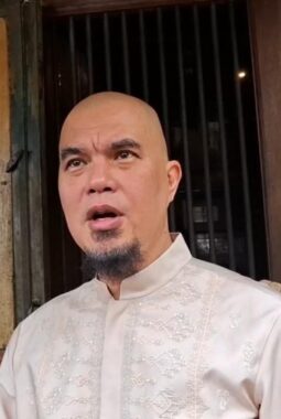 Kecewa Masalah Adab, Ahmad Dhani Pilih Absen dari Resepsi El Rumi di Bali