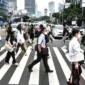 Aktivitas pekerja saat jam pulang kantor di kawasan Sudirman, Jakarta Pusat, Kamis (29/9/2022). (merdeka.com)