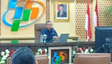 Deputi Bidang Statistik Distribusi dan Jasa Badan Pusat Statistik (BPS) Ateng Hartono menyampaikan rilis Berita Resmi Statistik Edisi Mei 2026 di Jakarta, Senin (4/5/2026). (ANTARA)
