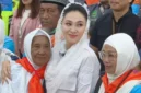 Pelepasan jemaah calon haji Maluku Utara di Makassar berlangsung haru dan meriah seusai dikunjungi Gubernur Sherly Tjoanda, Kamis 30 April 2026. (Beritasatu.com)