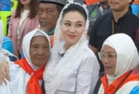 Pelepasan jemaah calon haji Maluku Utara di Makassar berlangsung haru dan meriah seusai dikunjungi Gubernur Sherly Tjoanda, Kamis 30 April 2026. (Beritasatu.com)