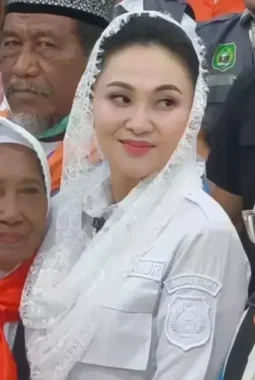 Senyum Haru Jemaah Haji Malut: Gubernur Sherly Naikkan Uang Saku & Lepas Kloter 13