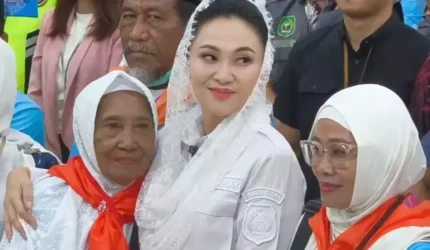 Senyum Haru Jemaah Haji Malut: Gubernur Sherly Naikkan Uang Saku & Lepas Kloter 13
