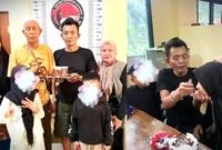Kolase - Pengusaha Brondol Rayakan Ulang Tahun Bersama Anak Istri Dengan Tangan Terborgol. ist