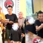 Kolase - Pengusaha Brondol Rayakan Ulang Tahun Bersama Anak Istri Dengan Tangan Terborgol. ist