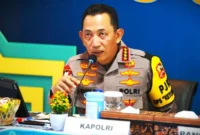 Kapolri Jenderal Listyo Sigit Prabowo saat memantau pengamanan malam takbiran Idul Fitri 1447 Hijriah dari Pos Terpadu Lapangan Merdeka, Medan, Sumatera Utara, Jumat (20/3/2026) malam.(Dokumentasi Humas Polri.)