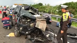 Kecelakaan di Tol Paspro, Anggota DPR RI Gus Hilman Selamat. (Foto: Antara)