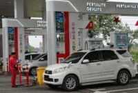 Ilustrasi - Suasana pengisian BBM di SPBU.