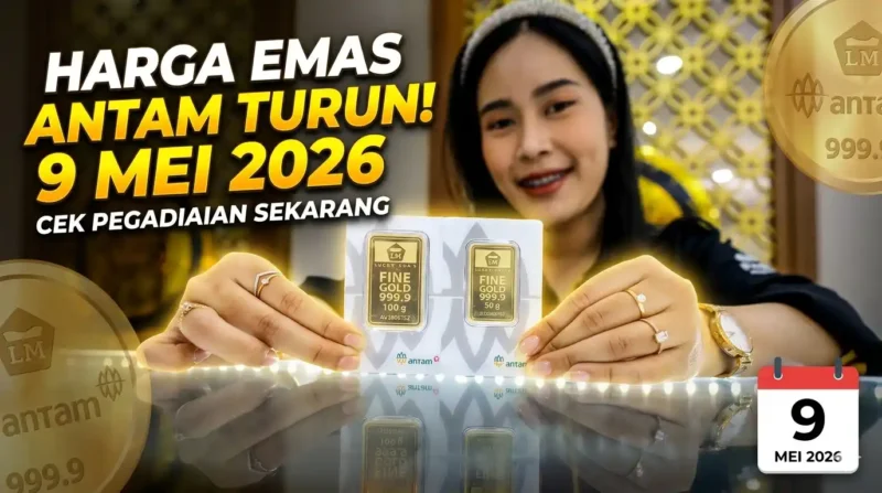Ilustrasi - Karyawan Toko Emas Memperlihatkan Emas ANTAM.