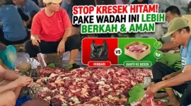 Proses pemotongan hingga pengemasan daging kurban.(KOMPAS.COM)