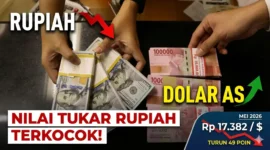 Ilustrasi - Pekerja menunjukan mata uang Rupiah dan Dolar AS di Jakarta, Rabu (19/6/2019).