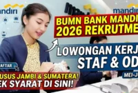 Ilustrasi - Teler Bank Mandiri sedang Melakukan Pelayanan terhadap Nasabah.