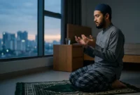 Ilustrasi - Berdoa Usai Melaksanakan Ibadah Shalat Tahajud 2 Rakaat.