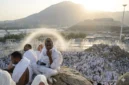 Ilustrasi - Panduan Doa dan Dzikir Wukuf Arafah: Puncak Haji Penuh Makna.