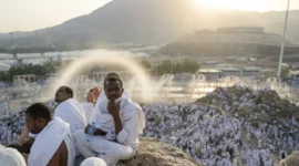 Ilustrasi - Panduan Doa dan Dzikir Wukuf Arafah: Puncak Haji Penuh Makna.