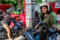 Antrian Pengisian BBM di SPBU. Cek Daftar Harga BBM Pertamina per 1 Juni 2026.