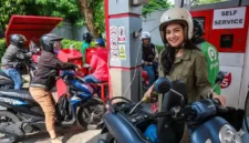 Antrian Pengisian BBM di SPBU. Cek Daftar Harga BBM Pertamina per 1 Juni 2026.