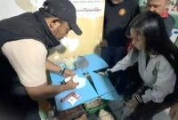 Tim Satrenarkoba Polres Kerinci melakukan Penggeledahan.