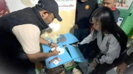 Tim Satrenarkoba Polres Kerinci melakukan Penggeledahan.