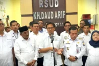 Menteri Kesehatan, Budi Gunadi Sadikin, saat konferensi pers di Rumah Sakit Umum Daerah (RSUD) KH Daud Arif Kuala Tungkal, pada Rabu (6/5/2026). (Foto: Tribunjambi)