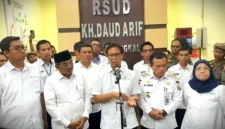 Menteri Kesehatan, Budi Gunadi Sadikin, saat konferensi pers di Rumah Sakit Umum Daerah (RSUD) KH Daud Arif Kuala Tungkal, pada Rabu (6/5/2026). (Foto: Tribunjambi)