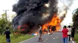 Kecelakaan Bus ALS dan Truk Tangki di Muratara.