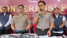 Kapolda Jambi, Irjen Pol Krisno H. Siregar, saat Konferensi pers.