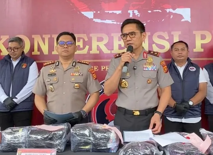 Kapolda Jambi, Irjen Pol Krisno H. Siregar, saat Konferensi pers.