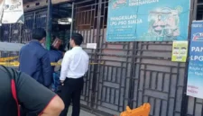 Tim dari Unit Reskrim dan Unit Intel Polsek Sungai Penuh menggelar olah Tempat Kejadian Perkara (TKP).