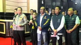 Jumpa pers Mabes Polri terkait kasus judi online (judol) dan penipuan jaringan internasional di Hayam Wuruk, Jakbar. (Foto: detik.com)