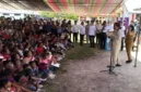 Temui Warga Miangas, Prabowo Disambut Nyanyian 'Maju Tak Gentar' dan 'Pulau Miangas'. (detik.com)
