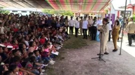 Temui Warga Miangas, Prabowo Disambut Nyanyian 'Maju Tak Gentar' dan 'Pulau Miangas'. (detik.com)
