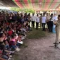 Temui Warga Miangas, Prabowo Disambut Nyanyian 'Maju Tak Gentar' dan 'Pulau Miangas'. (detik.com)