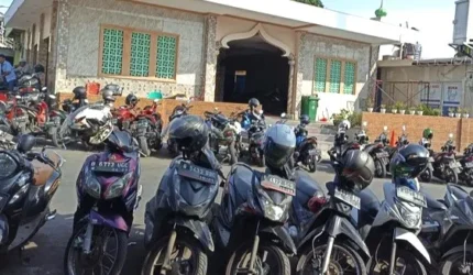 Hukum Tarik Uang Parkir di Masjid, Begini Kata Buya Yahya