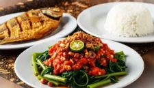Ilustrasi -Menu Sayur Segar yang Cocok Menemani Ikan Goreng Renyah.