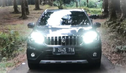 Etika Pakai Lampu Jauh Mobil Saat Berkendara Malam