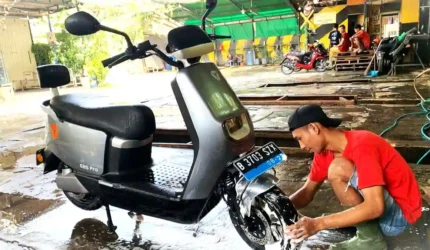 Ini Cara Tepat Cuci Motor Listrik Tanpa Rusak