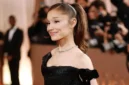 Ariana Grande di Golden Globes 2026. (Getty Images via Vogue.)