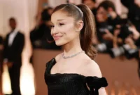 Ariana Grande di Golden Globes 2026. (Getty Images via Vogue.)