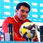 Bek Timnas Indonesia, Elkan Baggott, berbicara kepada media dalam sesi konferensi pers pada Kamis (26/3/2026) jelang laga FIFA Series 2026 Timnas Indonesia vs St Kitts and Nevis di Stadion Utama Gelora Bung Karno.(KOMPAS.com)