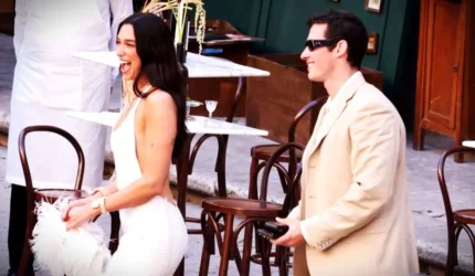 Dua Lipa Pilih Gaun Kulit Anyaman Unik untuk Pesta Pernikahan di Sisilia