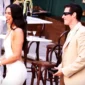 Dua Lipa mencuri perhatian di perayaan pernikahannya di Italia dengan gaun kulit anyaman putih Bottega Veneta yang modern dan elegan. (Instagram @voguemgzine)