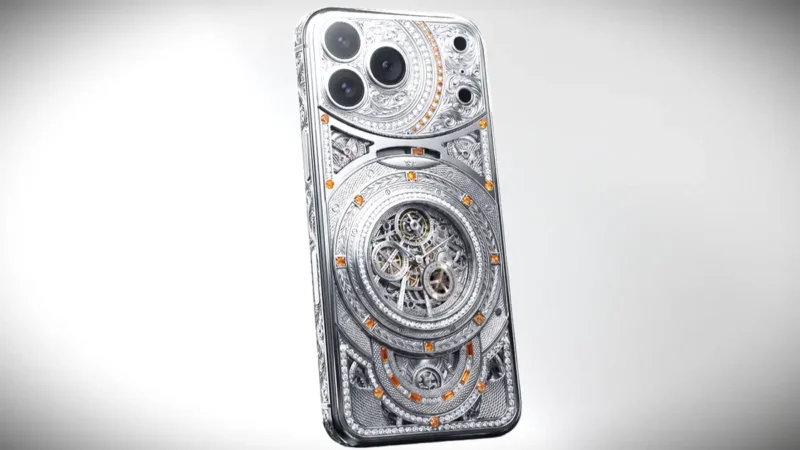 Model Portugieser yang dibuat untuk jam tangan IWC Portugieser Tourbillon Mystère Squelette. Casing ponsel ini dihiasi emas putih, ukiran tangan, berlian putih, dan safir oranye yang disesuaikan dengan desain tourbillon pada jam tangan tersebut.(Gizmochina)