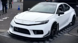 Modifikasi Toyota Camry dengan dua mesin (Dok. Carexpert.com.au)
