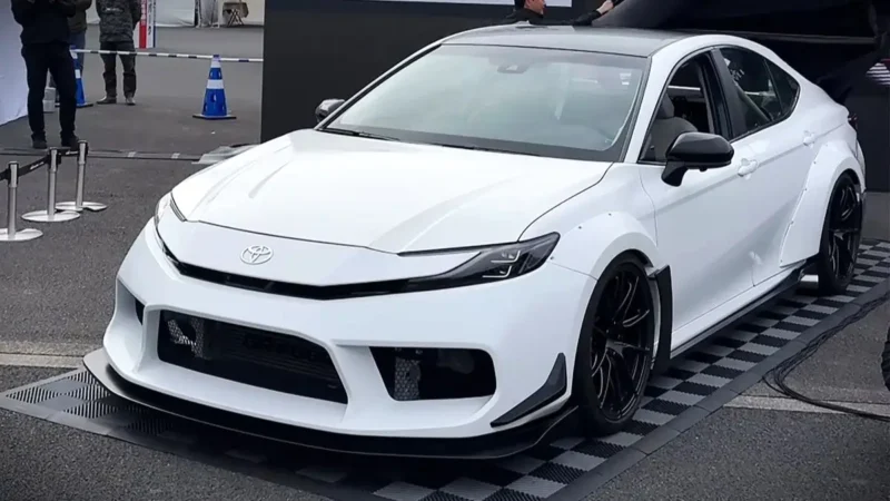 Modifikasi Toyota Camry dengan dua mesin (Dok. Carexpert.com.au)