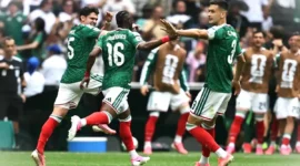 Julian Quinones merayakan gol pertama timnya dalam pertandingan sepak bola Grup A Piala Dunia 2026 antara Meksiko vs Afrika Selatan di Stadion Azteca Mexico City pada 11 Juni 2026. (Foto oleh Yuri CORTEZ / AFP)(AFP/YURI CORTEZ)
