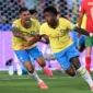 Vinicius Junior (kanan) merayakan gol pertama timnya dalam pertandingan sepak bola Grup C Piala Dunia 2026 Brasil vs Maroko di Stadion New York/New Jersey di East Rutherford pada 13 Juni 2026. (Foto oleh Jewel SAMAD / AFP)(AFP/JEWEL SAMAD)
