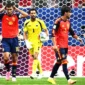 Gelandang timnas Spanyol Rodri bereaksi di samping kiper Tanjung Verde Vozinha (tengah) setelah gagal memanfaatkan peluang gol pada laga Grup H Piala Dunia 2026 antara Spanyol dan Tanjung Verde di Stadion Atlanta, Atlanta, pada 15 Juni 2026.(AFP/ROBERTO SCHMIDT)