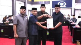 Wako Alfin Serahkan Raperda APBD 2025 ke DPRD.