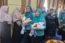 Ketua TP PKK Provinsi Jambi, Hj. Hesnidar Haris, S.E., dan Ketua TP PKK Kota Sungai Penuh, Sri Kartini Alfin, S.Kep., Ns., pada kegiatan Gerakan Jambi Bersholawat.